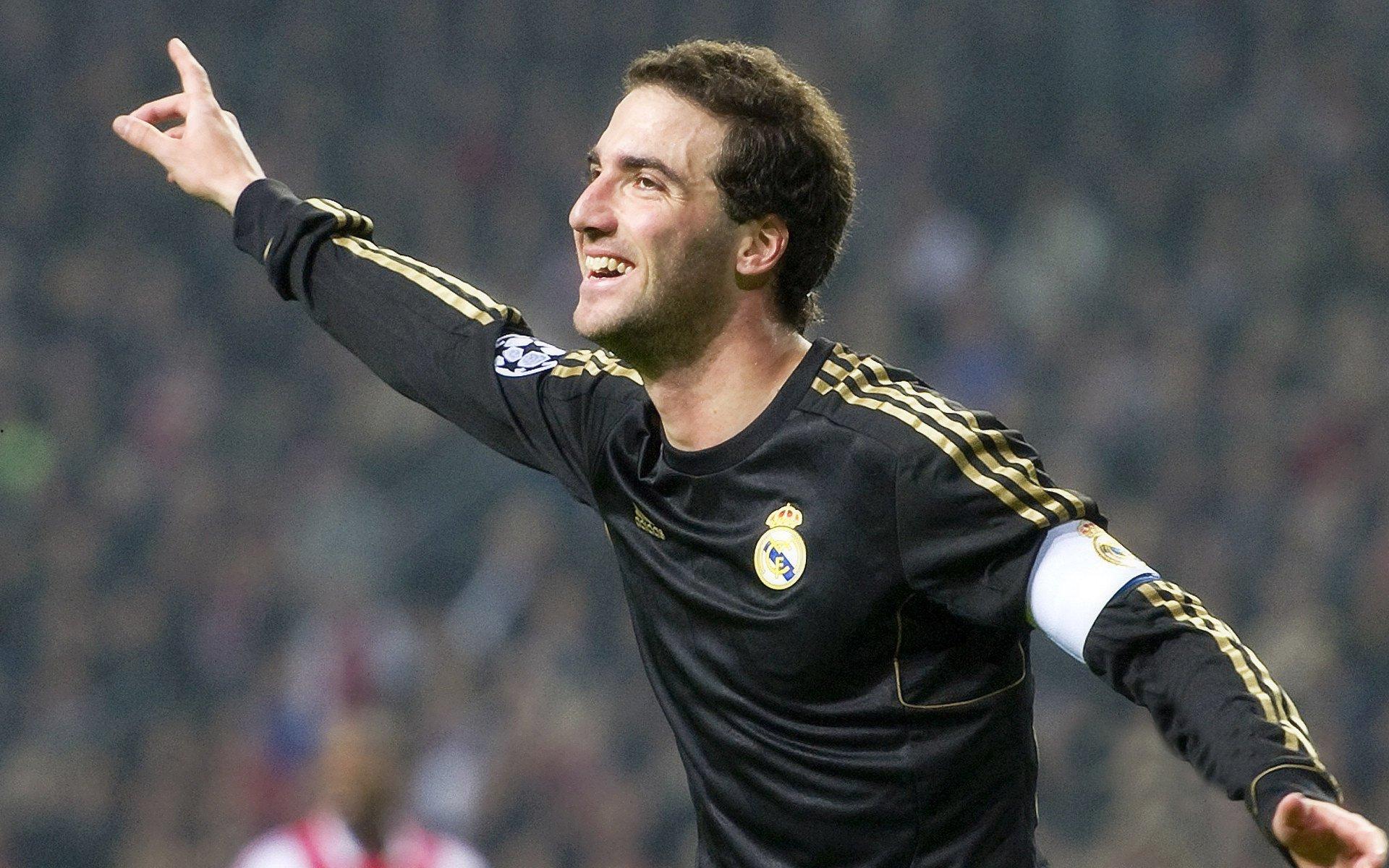 沃尔科特评点红魔进化,曼联对阿莫林体系理解深化,争冠前景可期