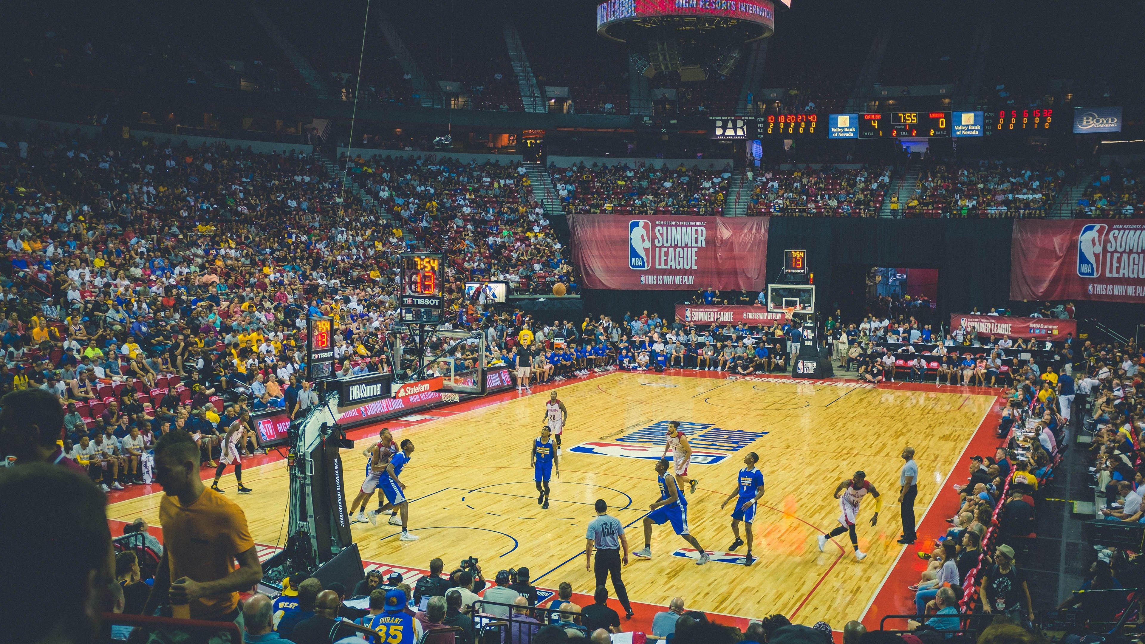 活宝一个！史蒂芬森定妆照现场耍宝，新赛季未启先掀欢乐风暴